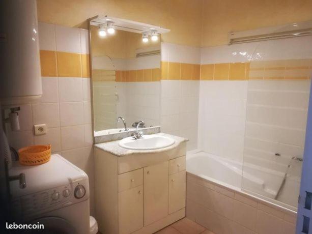 Sainte Maxime Grand Studio Climatise Proche Du Bord De Mer סן-מקסים מראה חיצוני תמונה